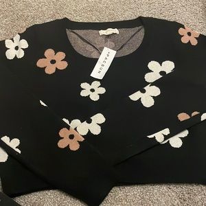 Packing Cropped Black Flower Sweater